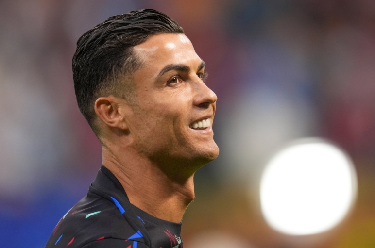 Ronaldo Feliksə kömək etmək üçün qolunu ötürdü: dünyanı təəccübləndirən an